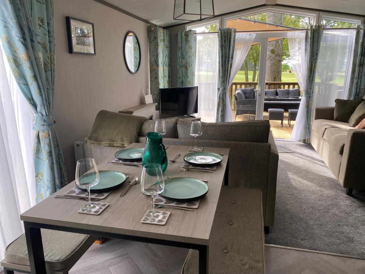 Teviotdale Lodge At Lilliardsedge Holiday Park Jedburgh Eksteriør billede